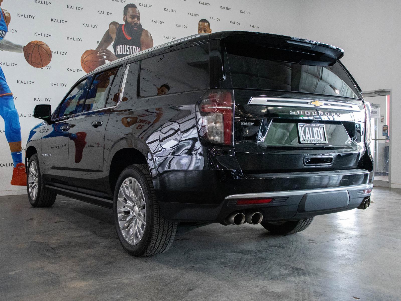 Used 2023 Chevrolet Suburban High Country AWD/4WD image 23