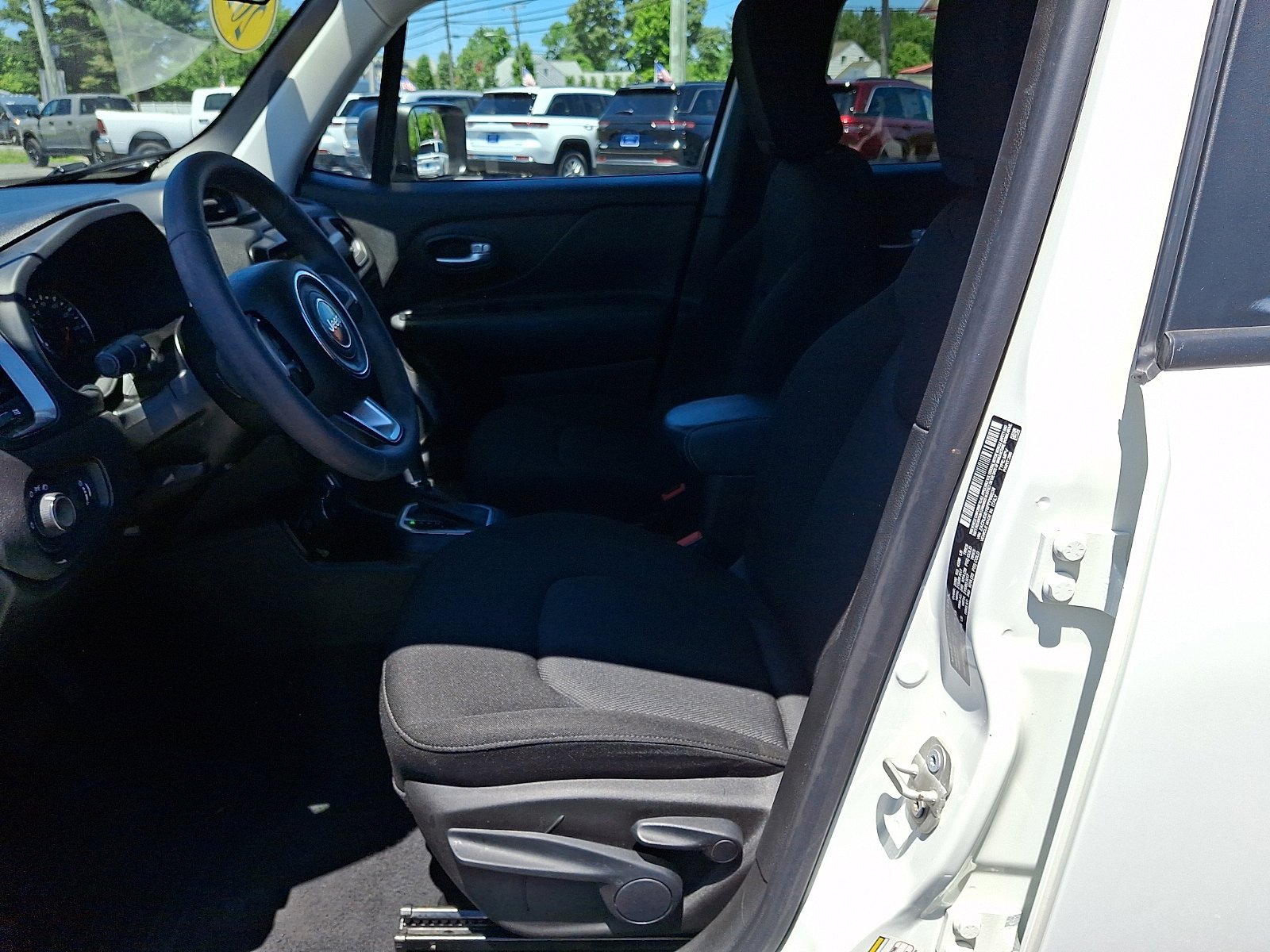 Used 2023 Jeep Renegade Latitude AWD/4WD image 13