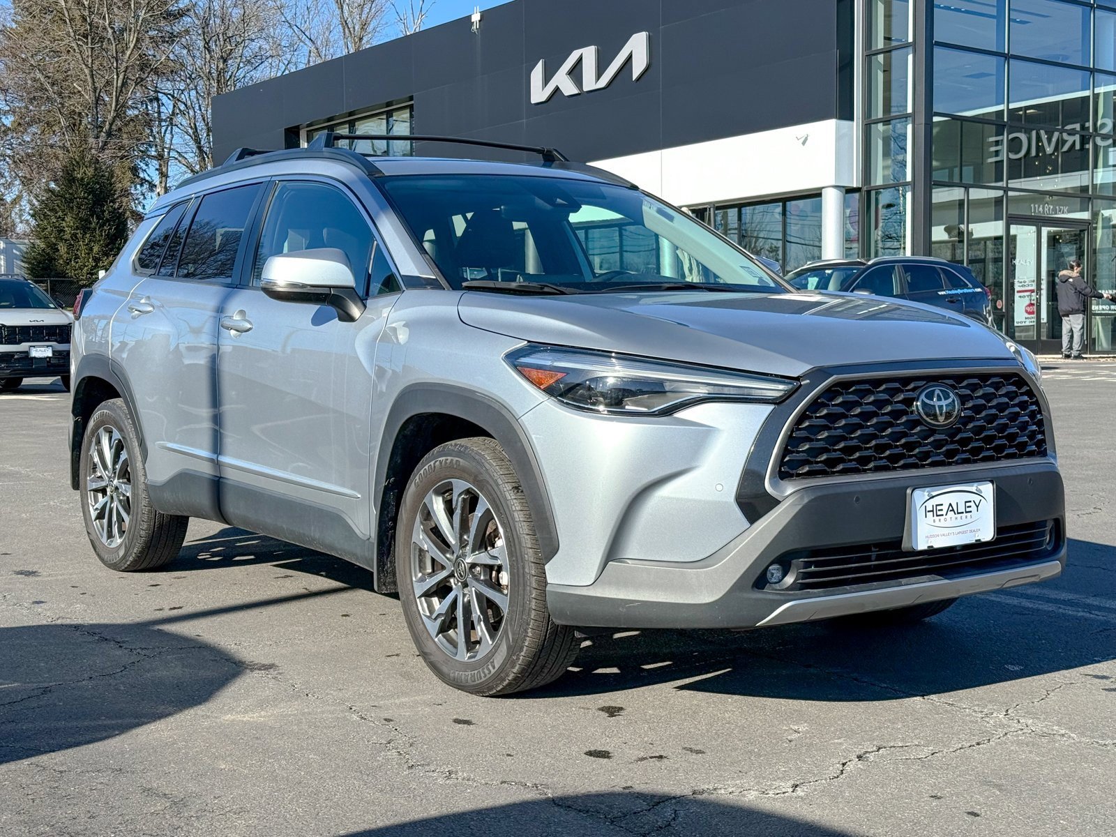 Used 2022 Toyota Corolla Cross XLE w/ Convenience Package image 1