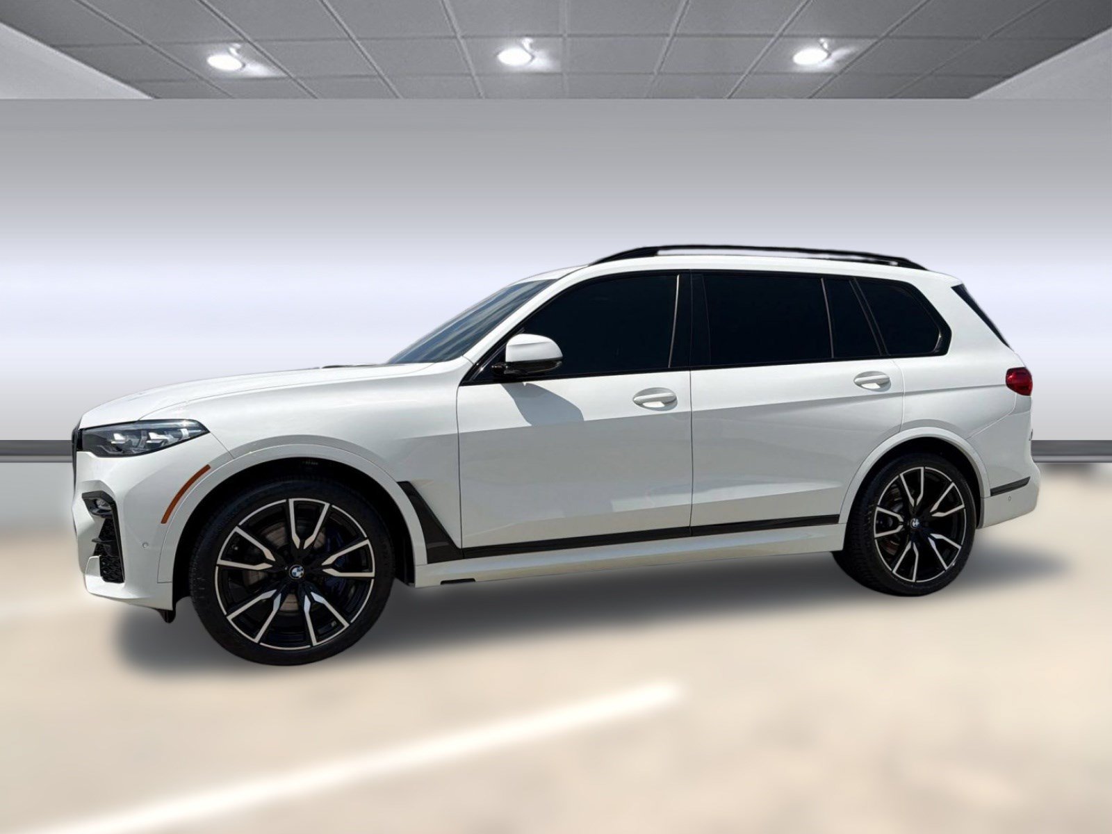 Used 2022 BMW X7 xDrive40i w/ M Sport Package AWD/4WD image 2