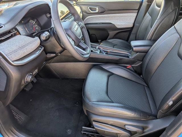 Used 2024 Jeep Compass Latitude image 11