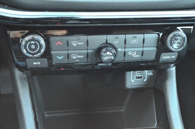 New 2026 Jeep Compass Latitude image 26