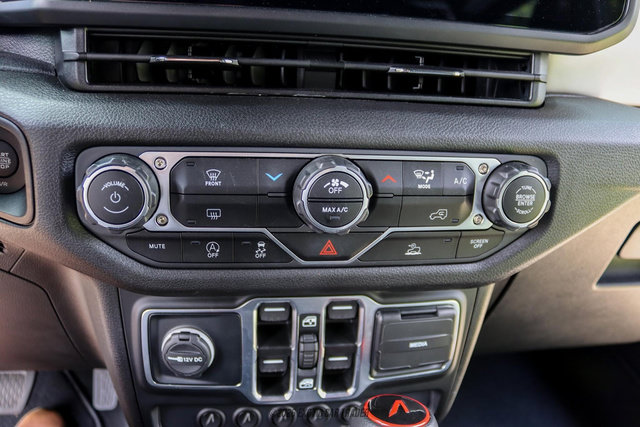 Used 2025 Jeep Gladiator Sport AWD/4WD image 76
