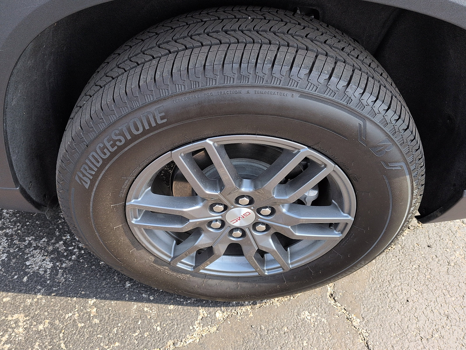 Used 2025 GMC Acadia Elevation image 10