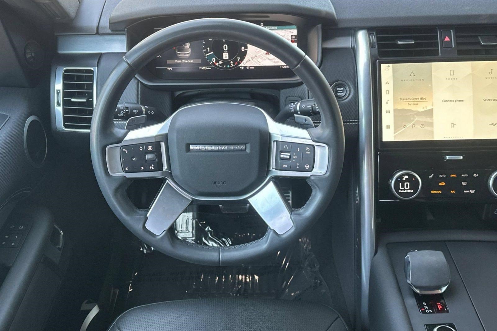 Used 2024 Land Rover Discovery Dynamic SE AWD/4WD image 17