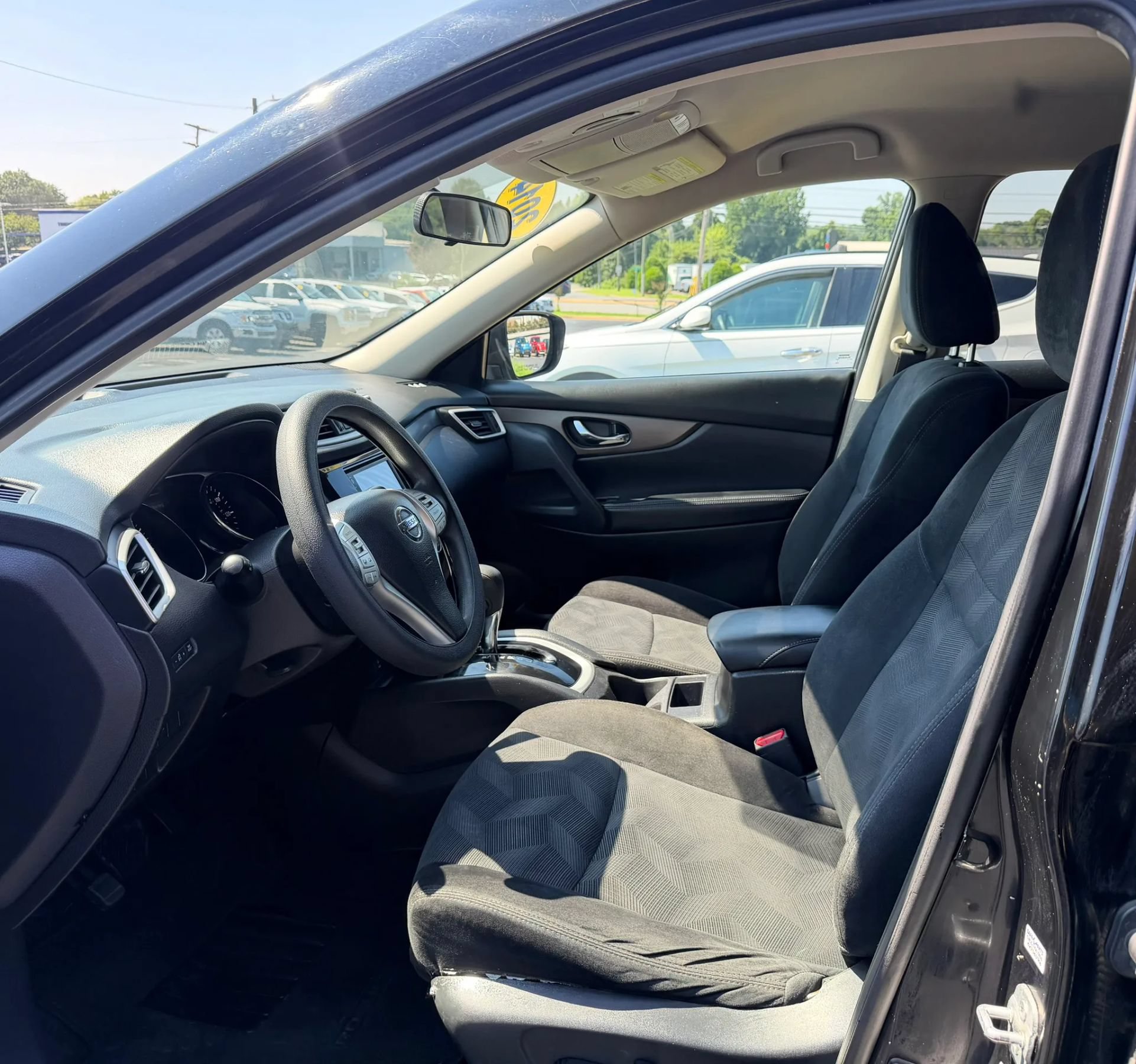 Used 2014 Nissan Rogue SV FWD image 22