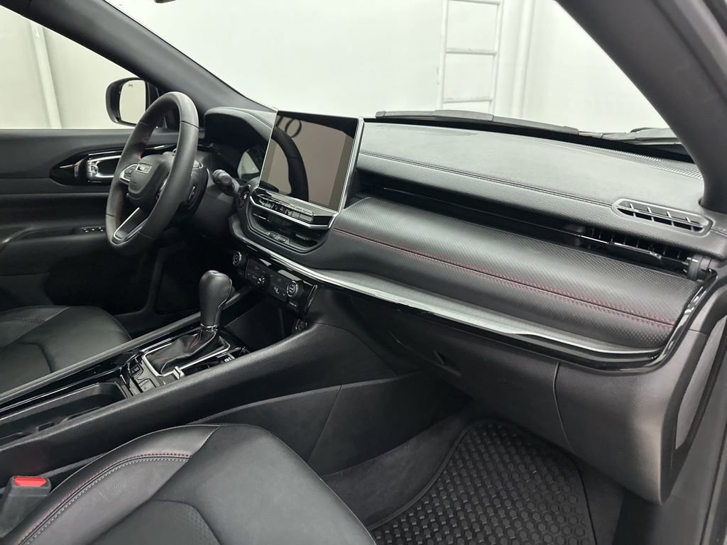 Used 2023 Jeep Compass Trailhawk image 24