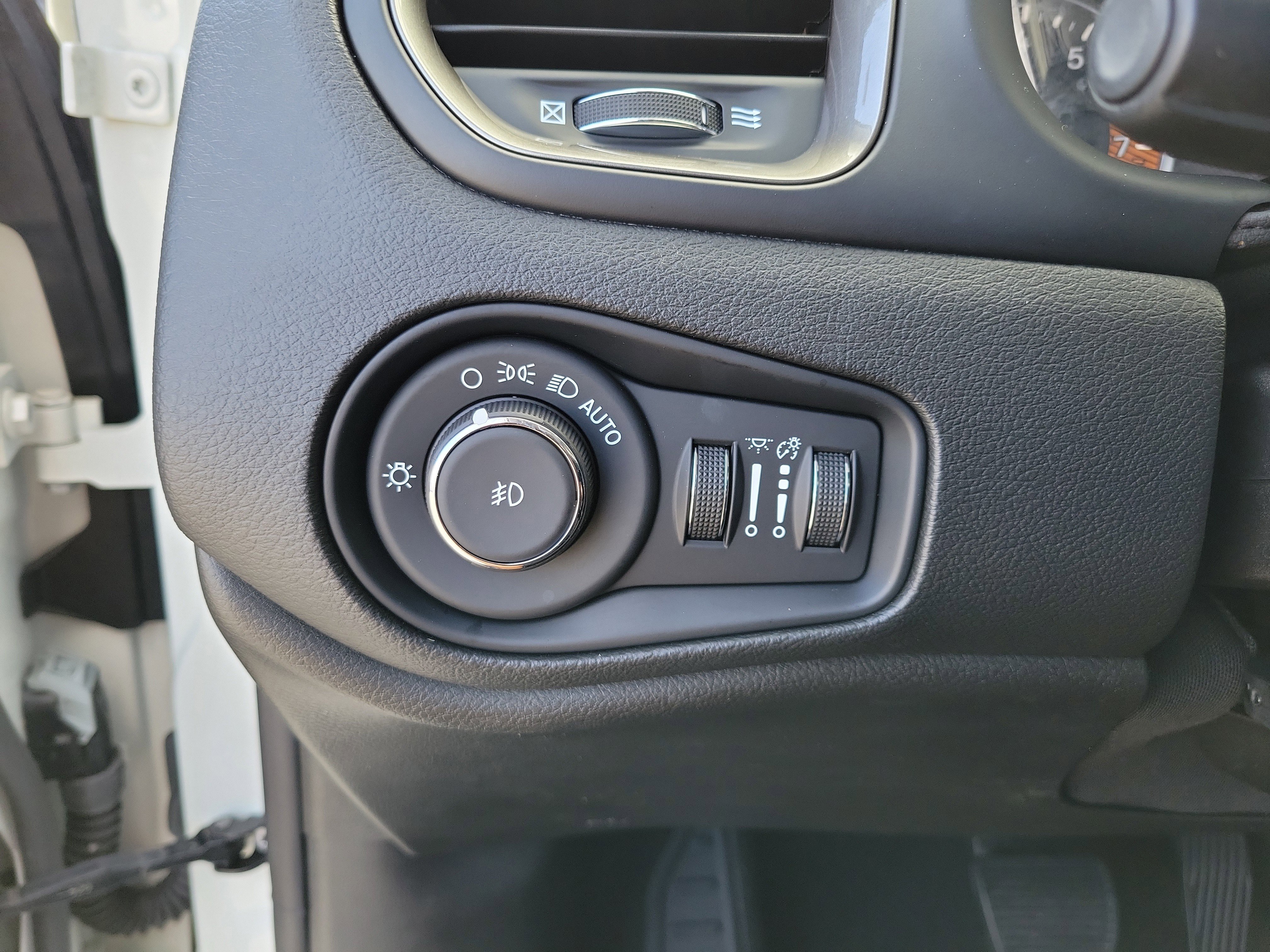 Used 2023 Jeep Renegade Limited AWD/4WD image 27