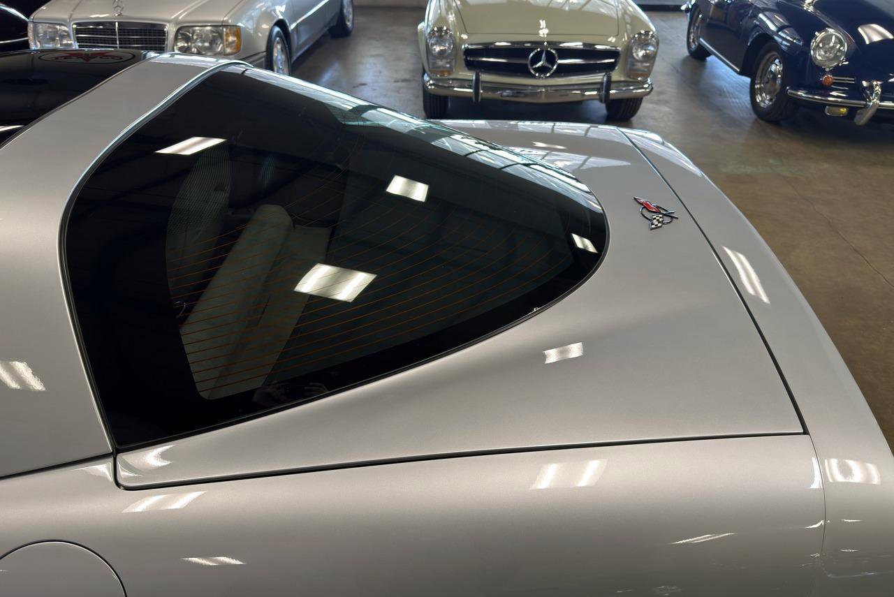 Used 1997 Chevrolet Corvette Coupe w/ Memory Pkg RWD image 36