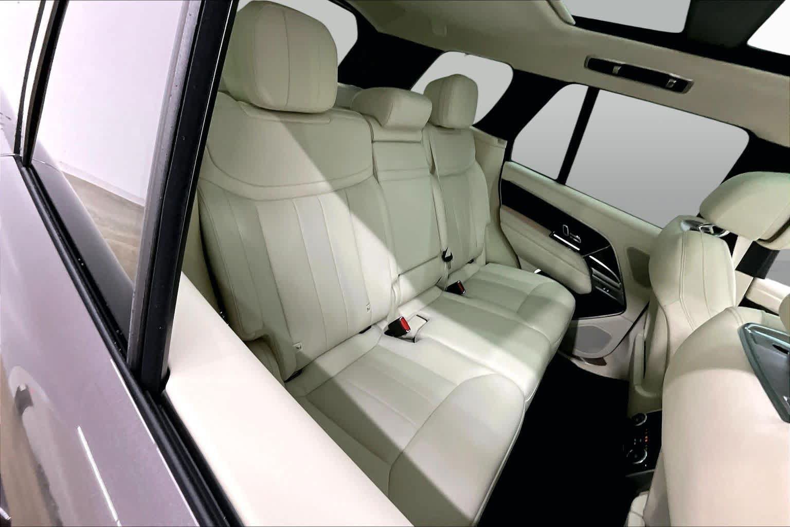 Used 2025 Land Rover Range Rover SE AWD/4WD image 20