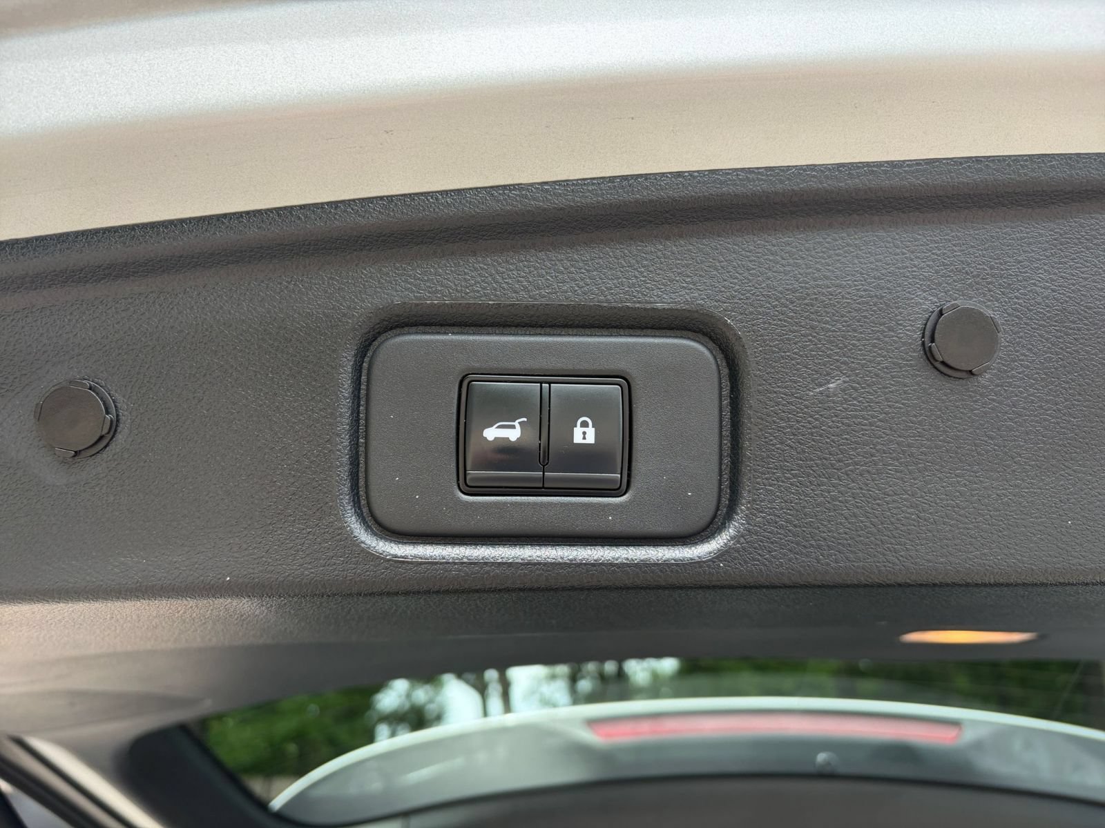 Used 2025 Nissan Pathfinder SV FWD image 23
