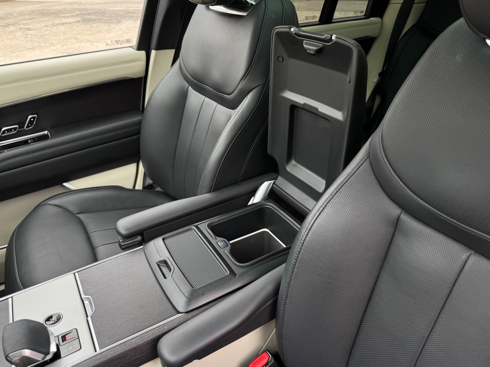 Used 2024 Land Rover Range Rover SE image 14