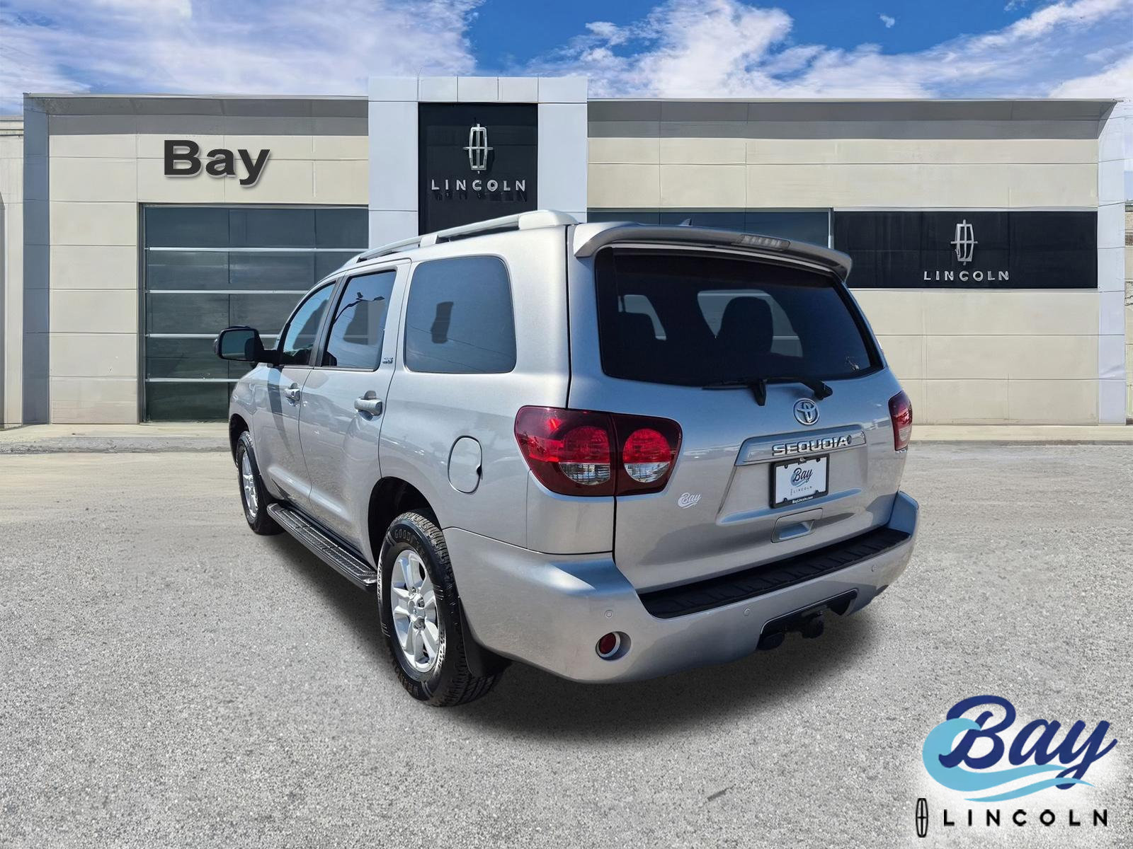 Used 2018 Toyota Sequoia SR5 w/ Premium Package AWD/4WD image 8