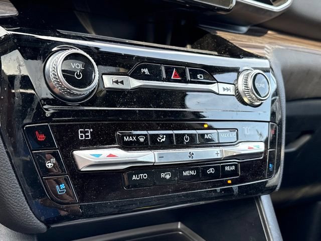 Used 2021 Ford Explorer Limited w/ Equipment Group 301A AWD/4WD image 17