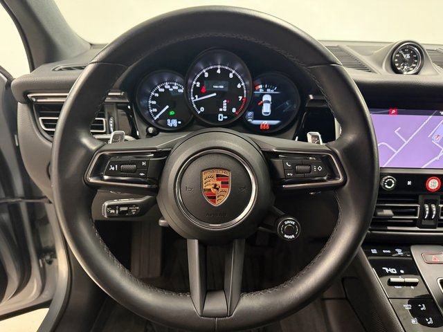 Certified 2024 Porsche Macan image 15