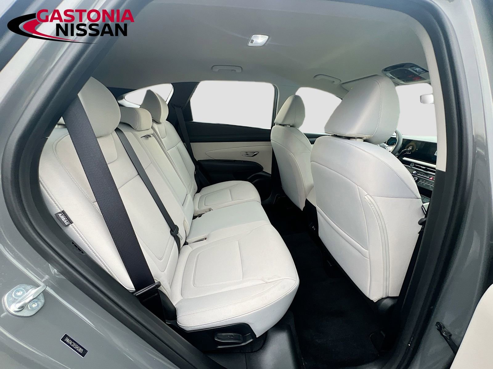 Used 2025 Hyundai Tucson SE image 35