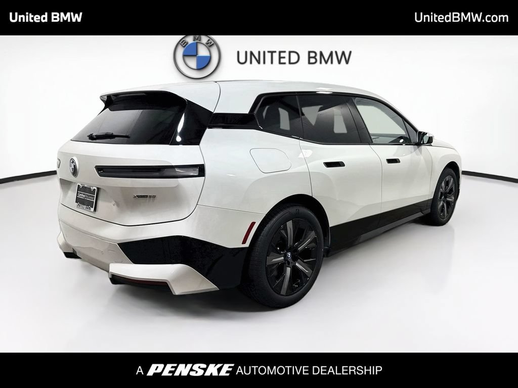Used 2024 BMW iX xDrive50 w/ Sport Package AWD/4WD image 5