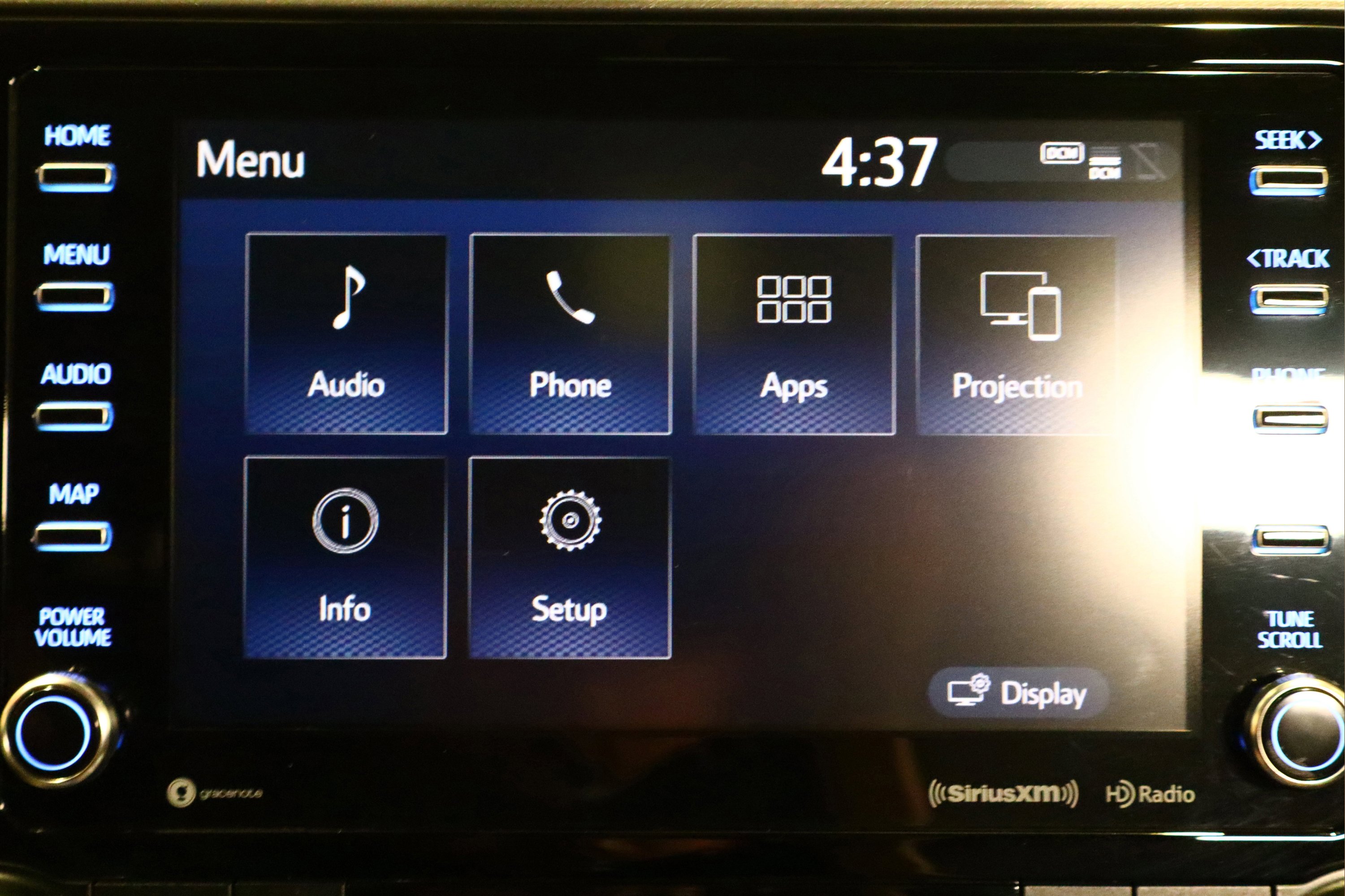 Used 2020 Toyota Highlander LE image 32