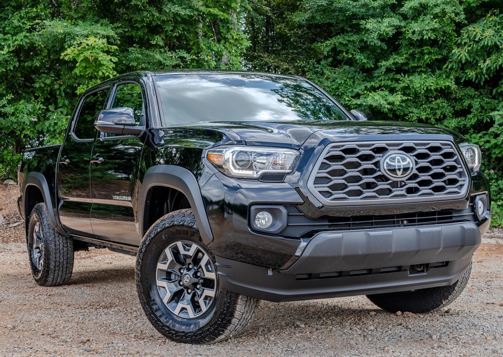 Used 2023 Toyota Tacoma TRD Off-Road w/ Technology Package AWD/4WD image 7
