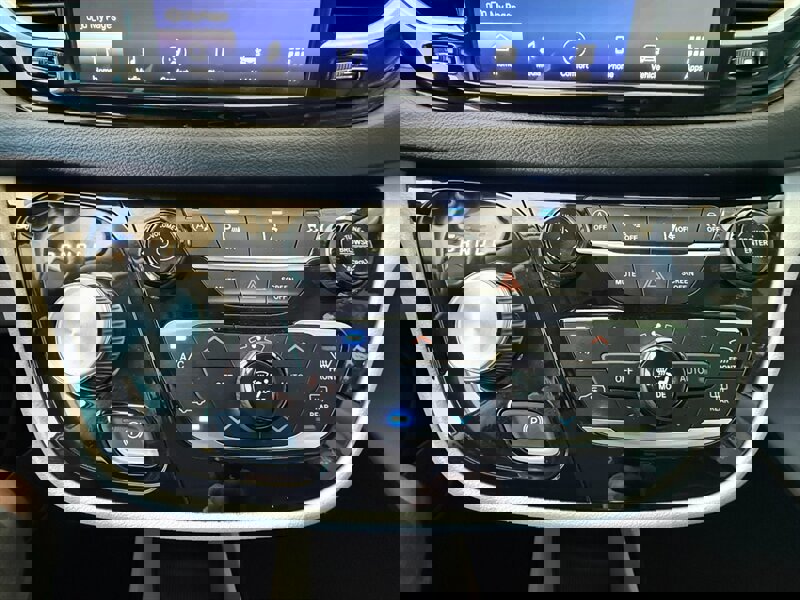 Used 2021 Chrysler Pacifica Touring-L image 37