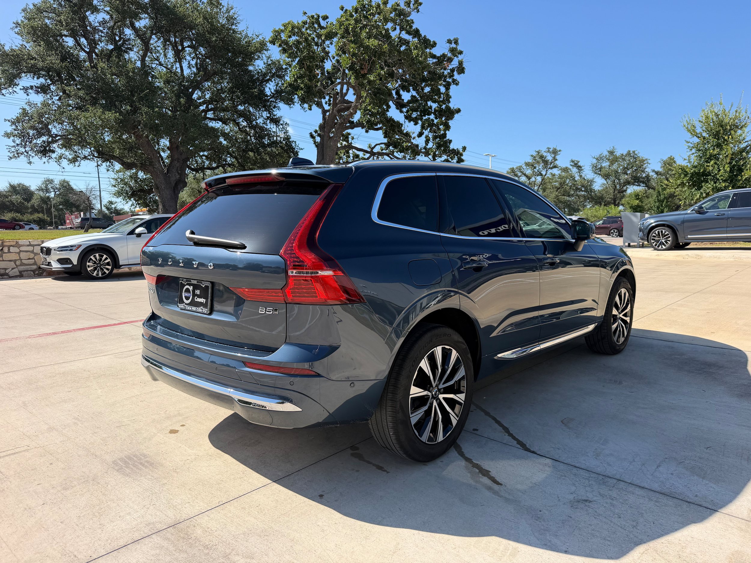 Certified 2023 Volvo XC60 B5 Plus AWD/4WD image 6