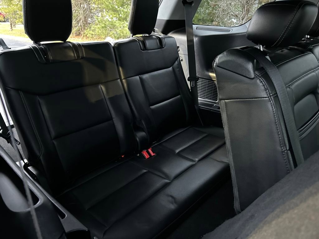 Used 2020 Ford Explorer XLT w/ Equipment Group 202A image 27