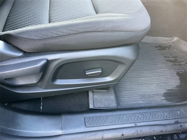 Used 2023 Ford Explorer XLT image 25