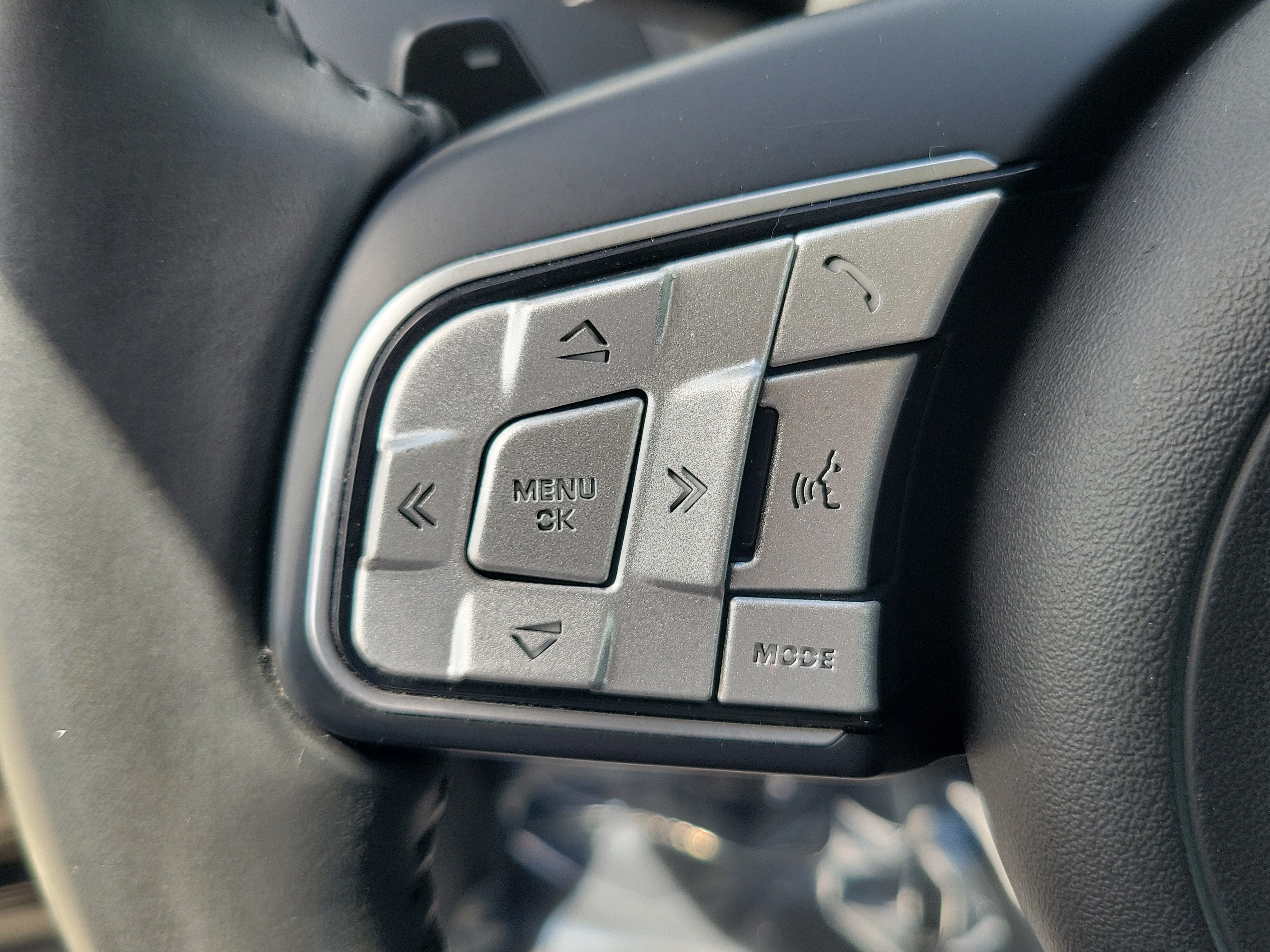 Used 2019 Jaguar F-PACE AWD/4WD image 22