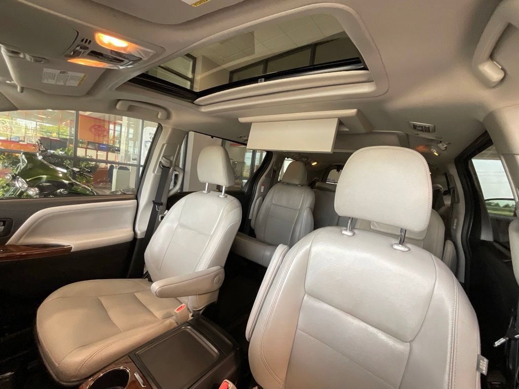 Used 2018 Toyota Sienna Limited Premium AWD/4WD image 9