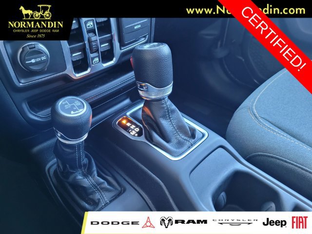 Certified 2025 Jeep Wrangler Unlimited Sahara AWD/4WD image 12