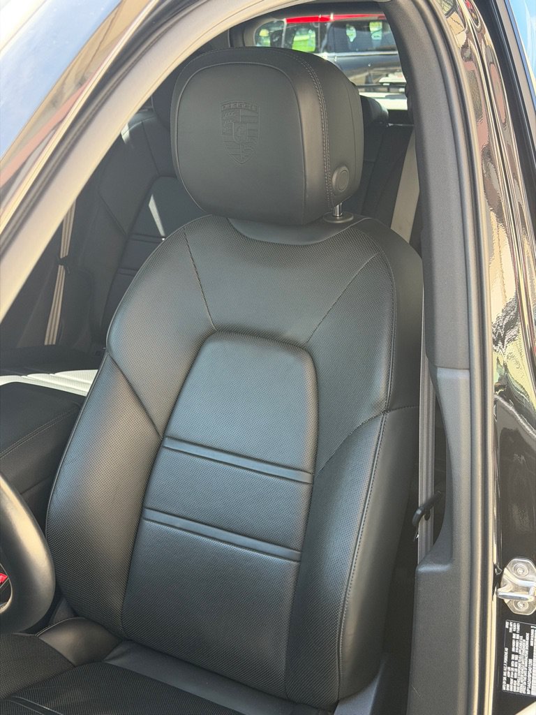 Used 2023 Porsche Cayenne Platinum Edition AWD/4WD image 27