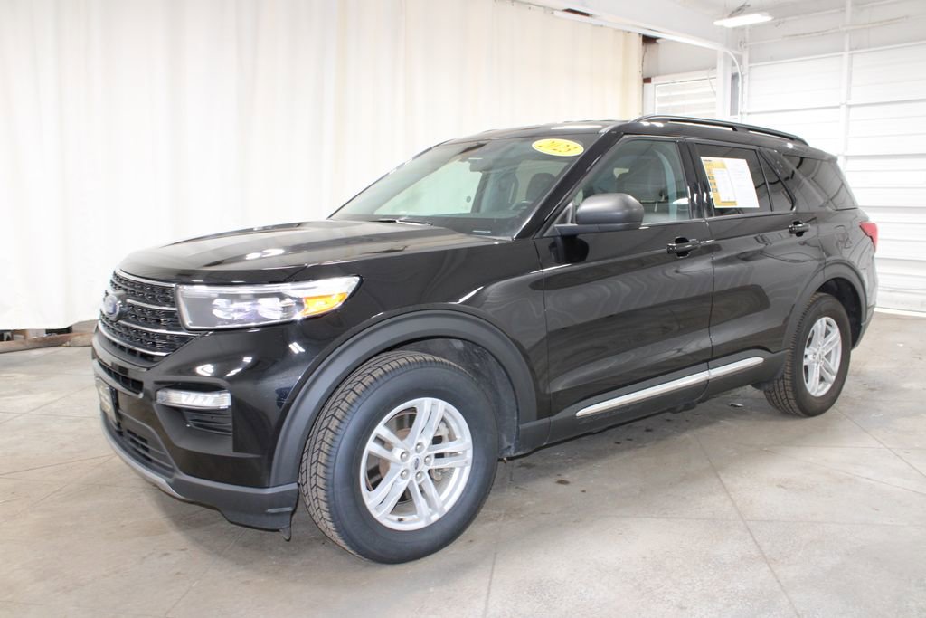 Used 2023 Ford Explorer XLT w/ Equipment Group 202A image 4