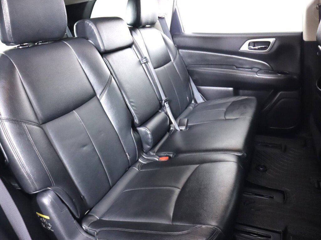 Used 2018 Nissan Pathfinder S image 40