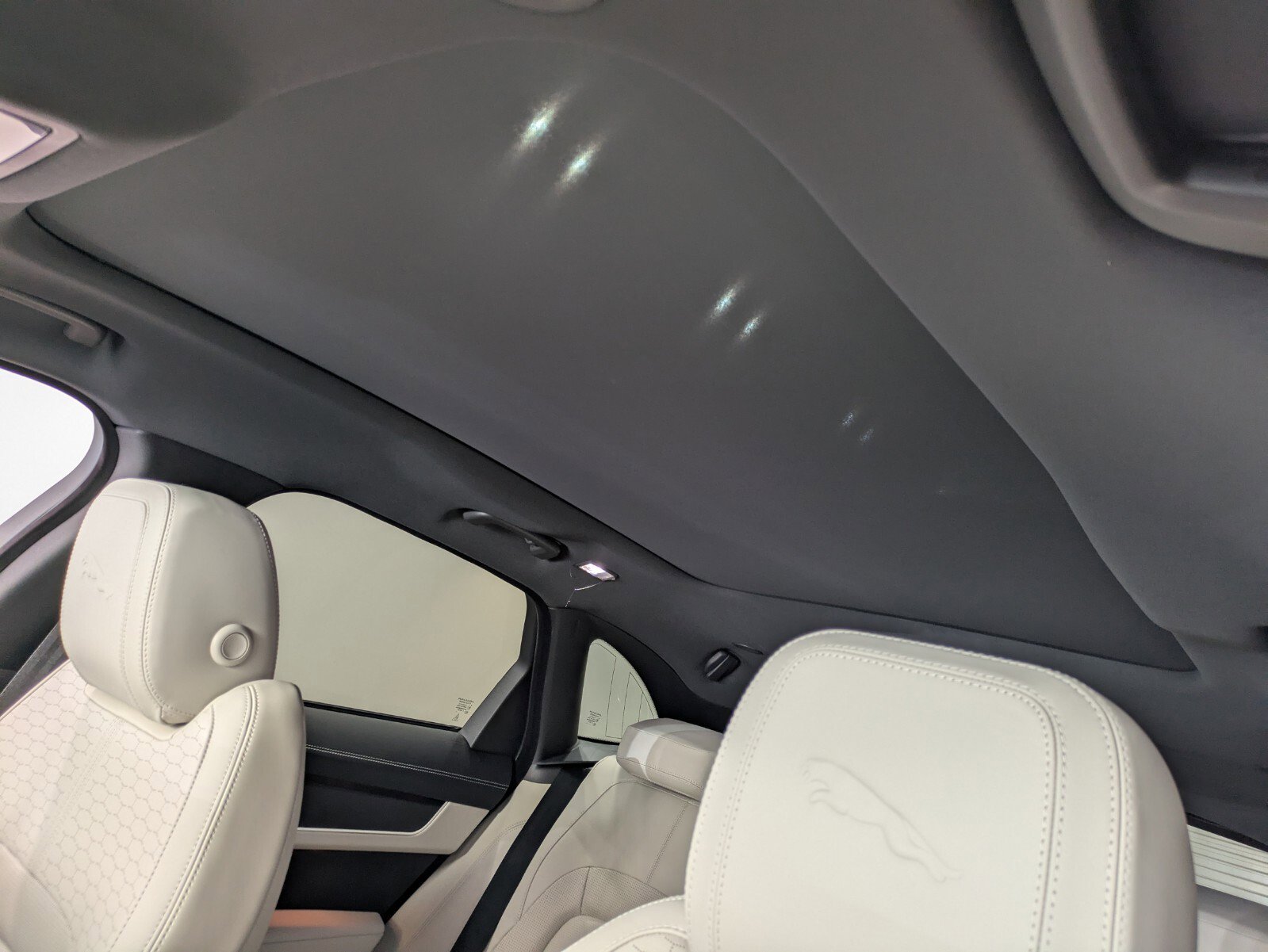New 2026 Jaguar F-PACE R-Dynamic S image 9