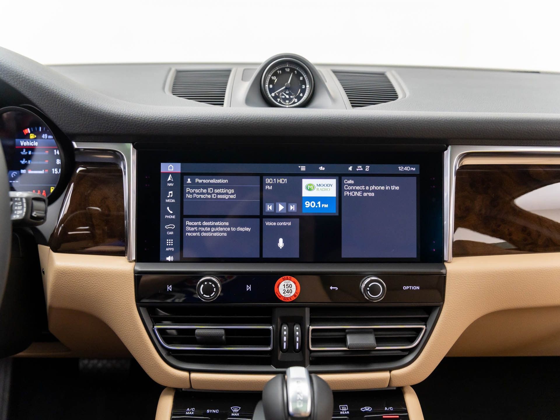 Certified 2025 Porsche Macan image 22