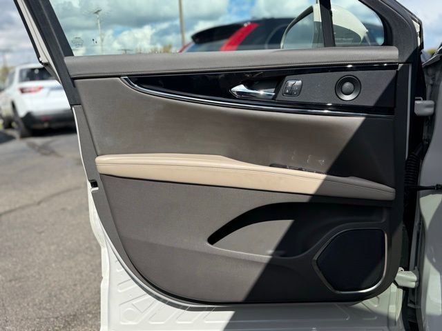 Used 2022 Lincoln Nautilus Reserve w/ Equipment Group 201A image 14