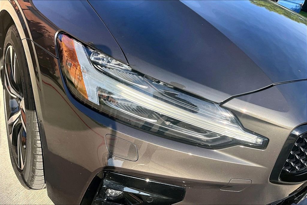 Used 2025 Volvo S60 B5 Core FWD image 39