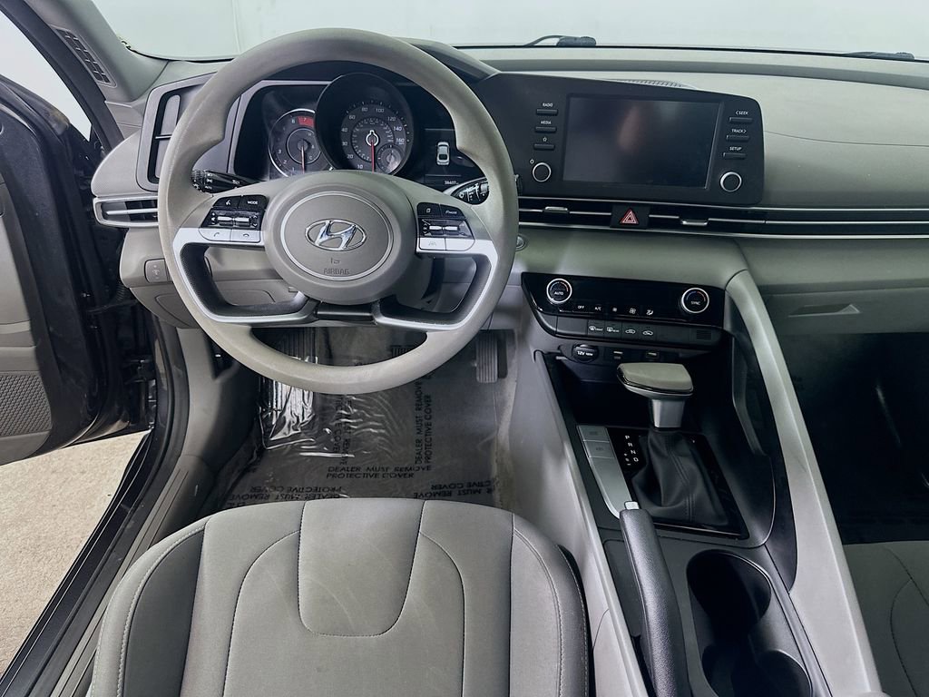 Used 2023 Hyundai Elantra SEL w/ Cargo Package image 17