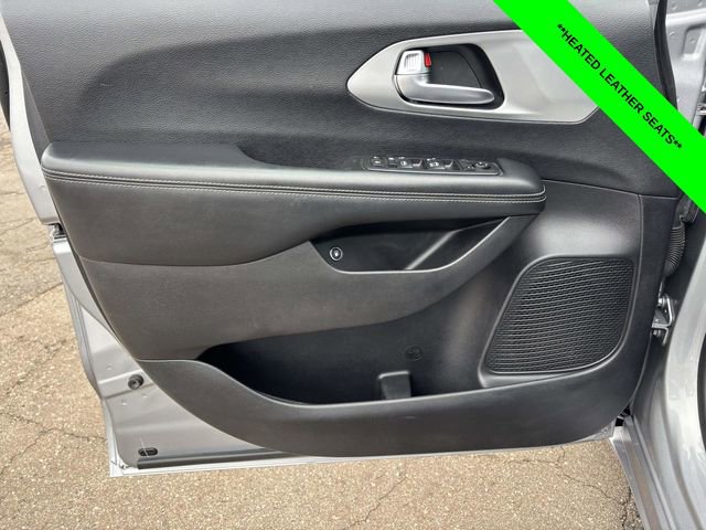 Used 2019 Chrysler Pacifica Touring-L w/ S Appearance Package image 9