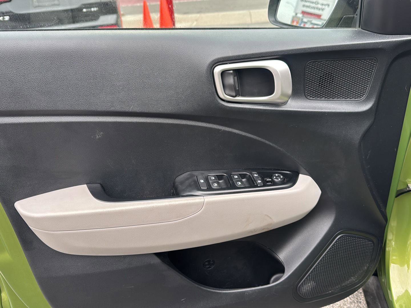 Used 2023 Hyundai Venue SEL w/ Cargo Package image 15