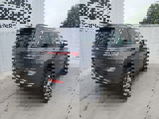 New 2025 Jeep Grand Cherokee Limited image 18