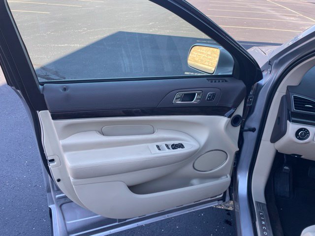 Used 2019 Lincoln MKT AWD image 18