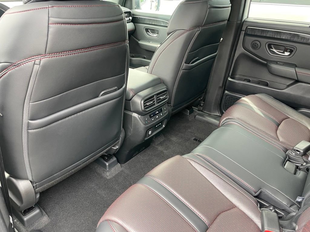 Used 2025 Honda Pilot Black Edition image 9
