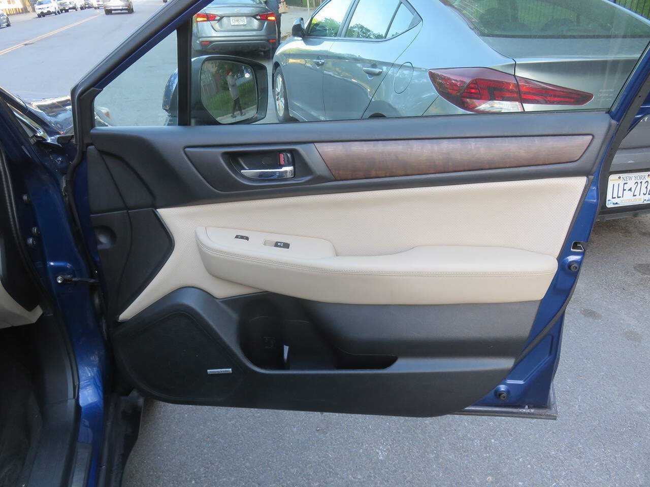 Used 2015 Subaru Outback 2.5i Limited AWD/4WD image 27
