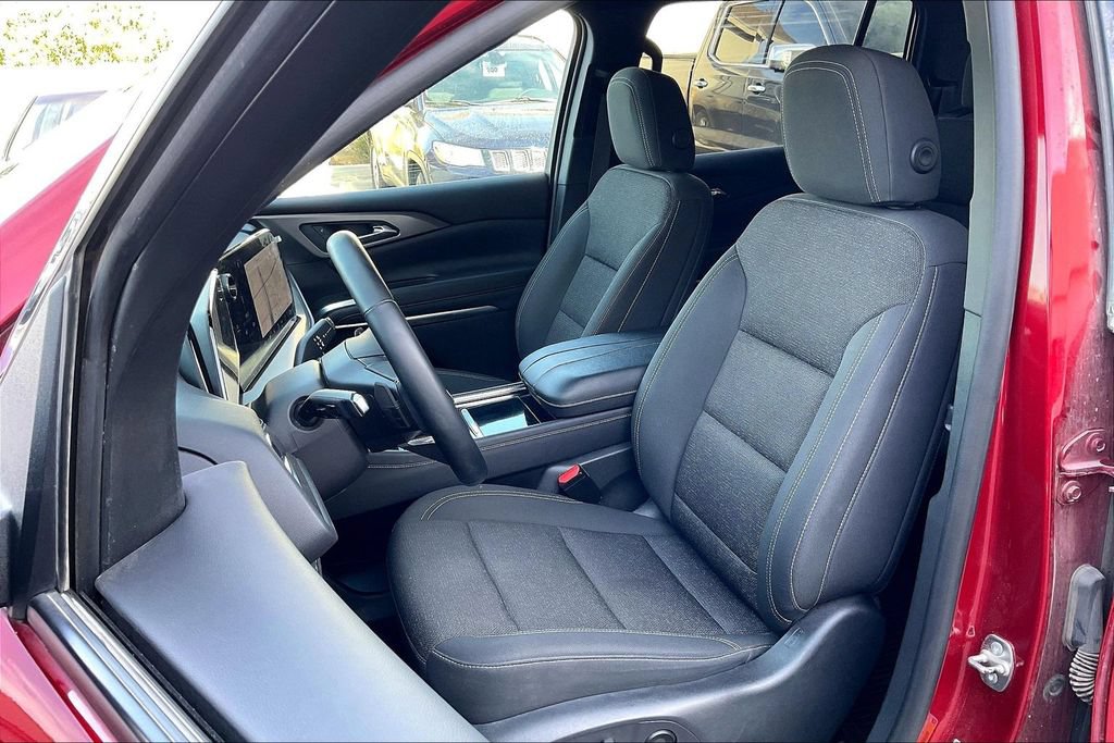 Used 2024 Chevrolet Traverse LT FWD image 24