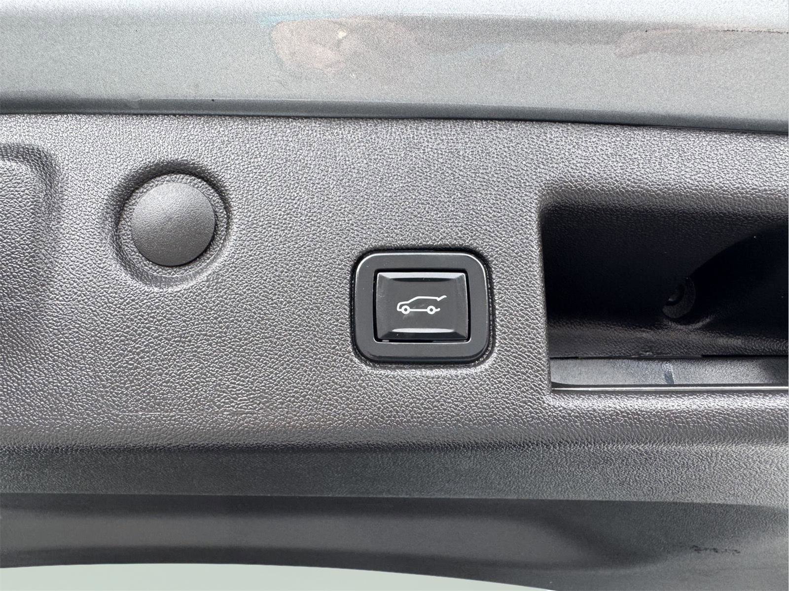 Used 2023 Chevrolet Equinox LT AWD/4WD image 11