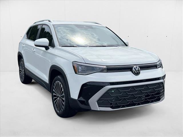 New 2025 Volkswagen Taos SE image 3