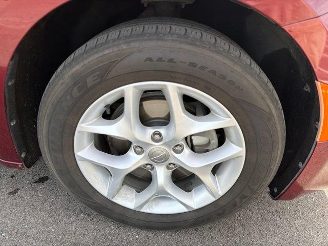 Used 2017 Chrysler Pacifica Touring-L Plus w/ Advanced Safetytec Group FWD image 4