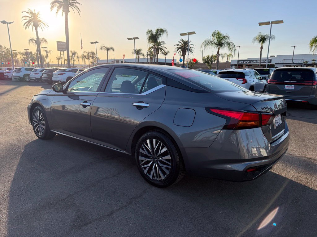 Certified 2025 Nissan Altima 2.5 SV FWD image 4