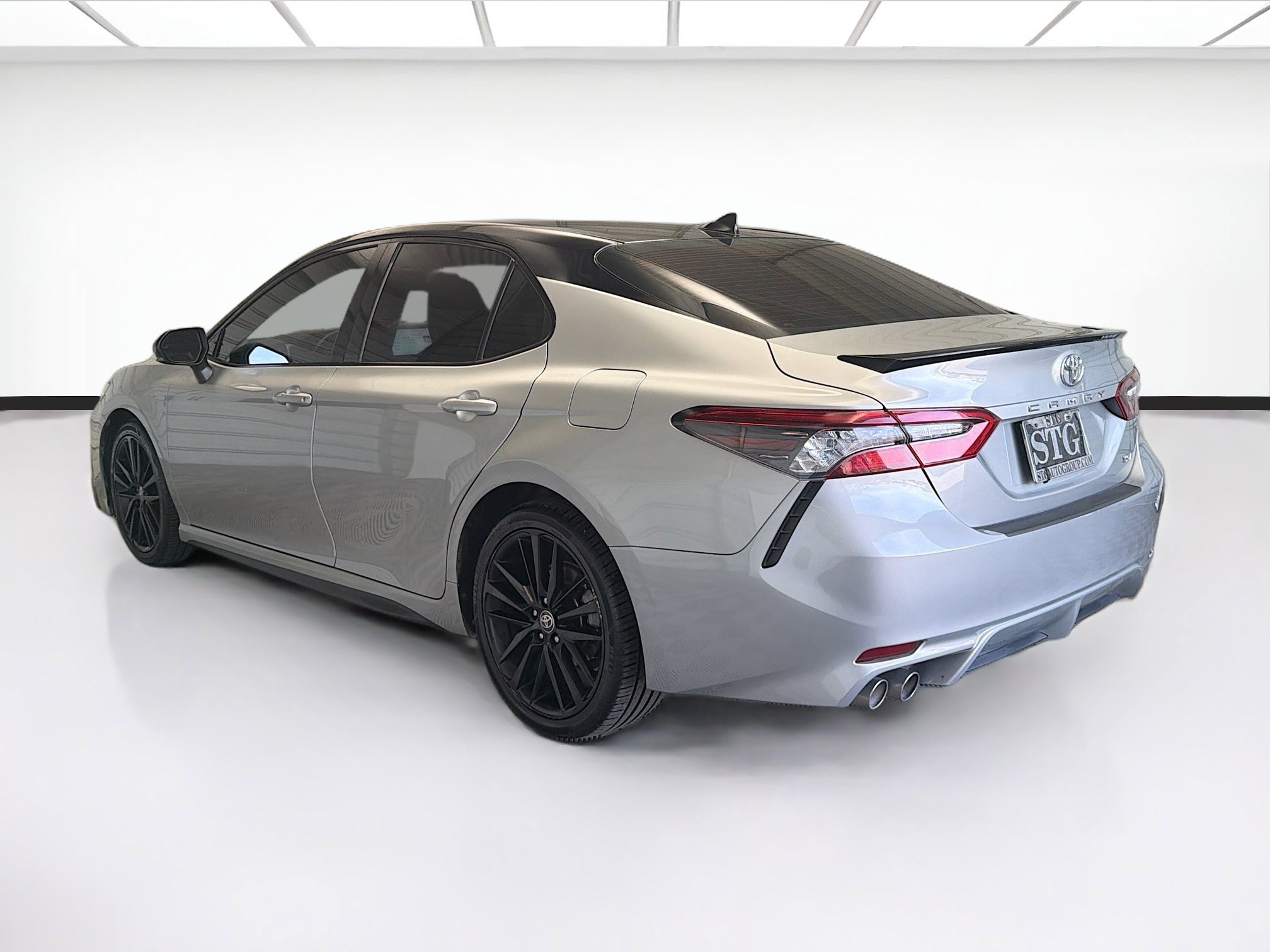 Used 2021 Toyota Camry XSE image 6